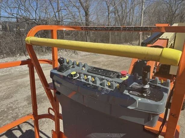 2016 JLG E300AJ image 12
