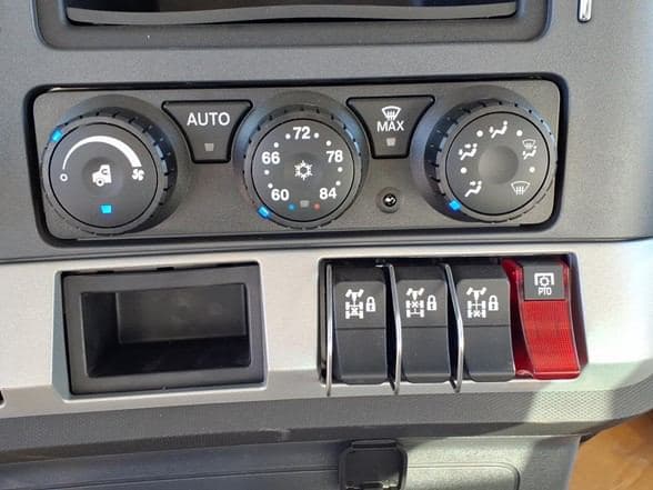 2026 Kenworth T880 image 21