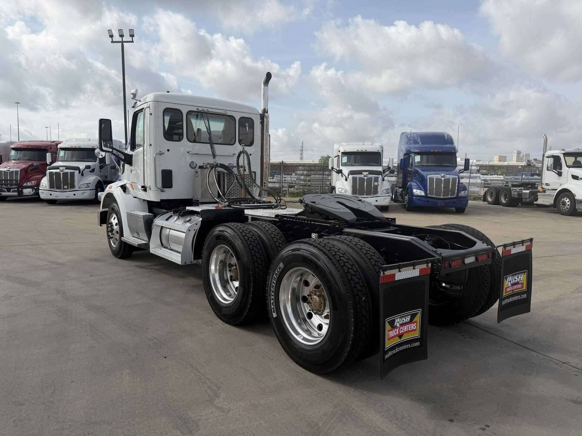 2020 Peterbilt 567 image 4