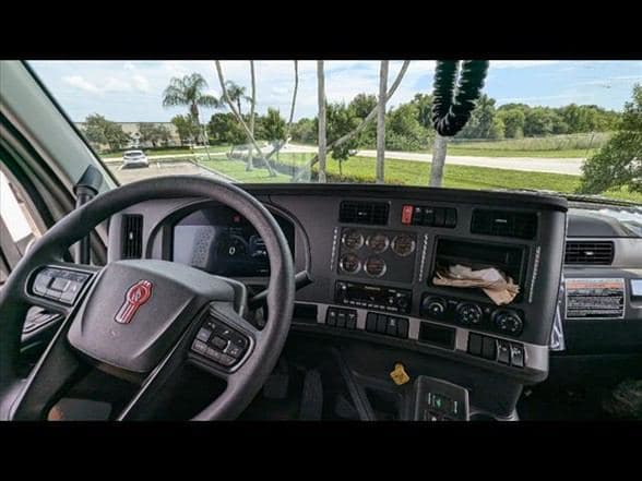 2025 Kenworth T880 image 21