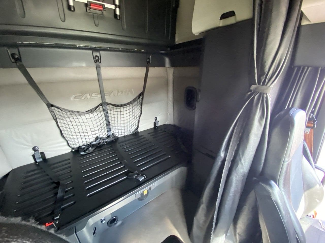 2020 Freightliner Cascadia image 15