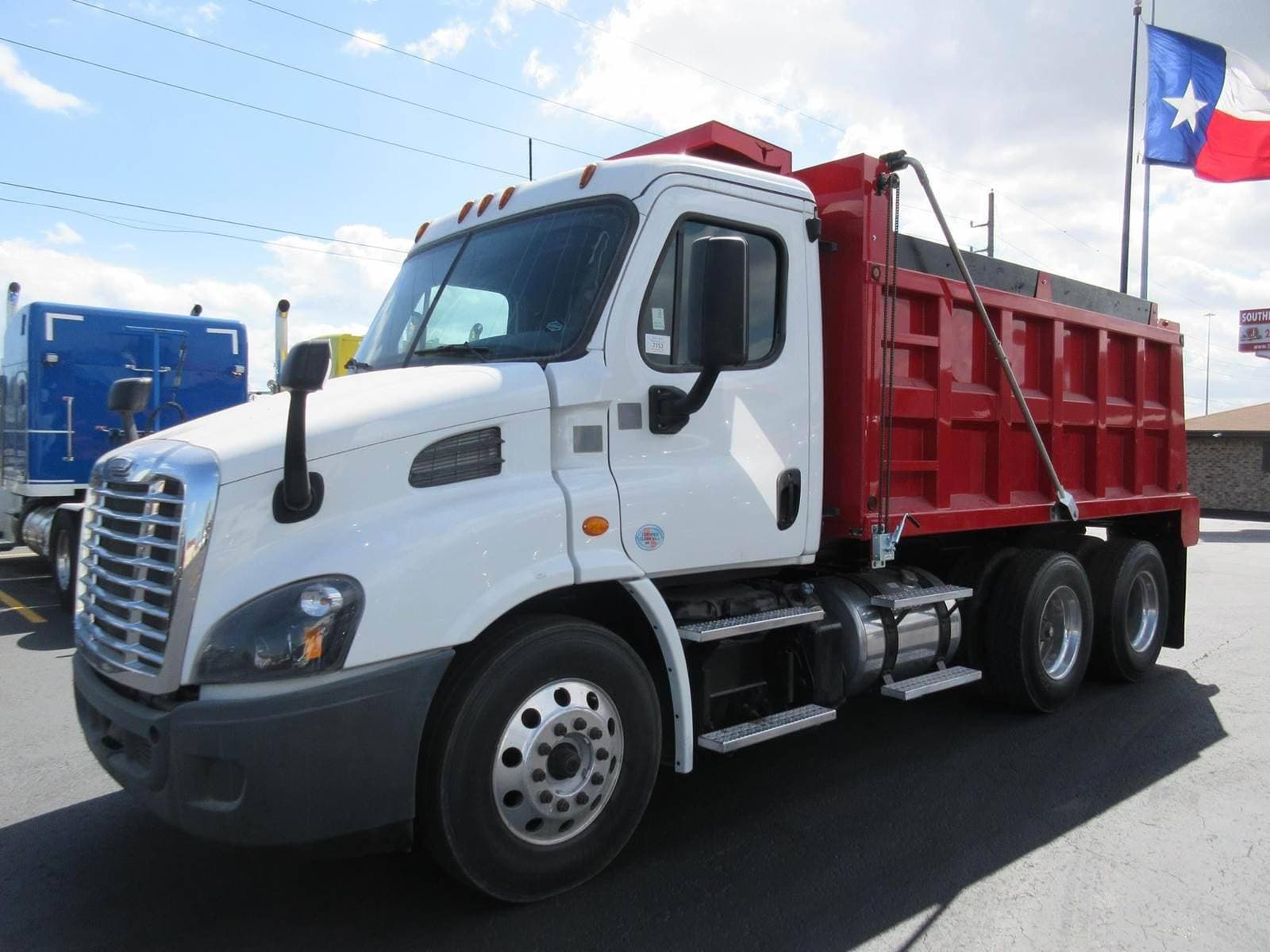 2018 Freightliner Cascadia 113 image 1
