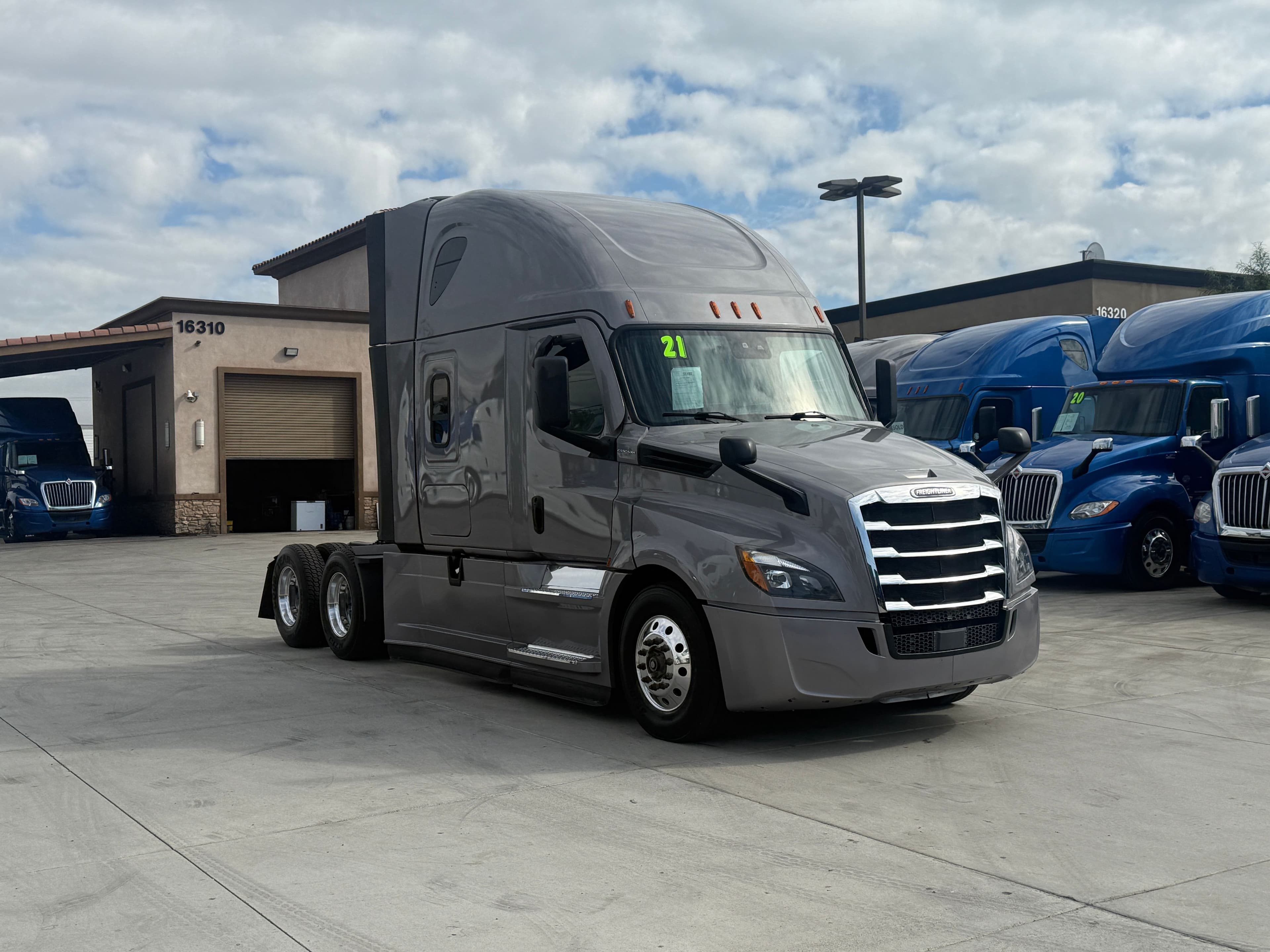 2021 Freightliner Cascadia 126 image 3