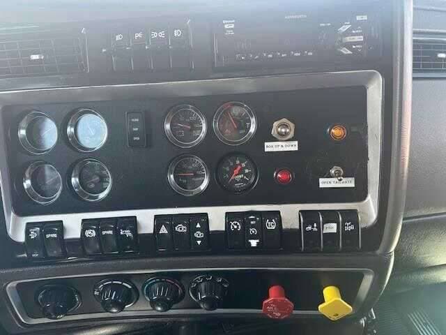 2019 Kenworth T8 Series image 9
