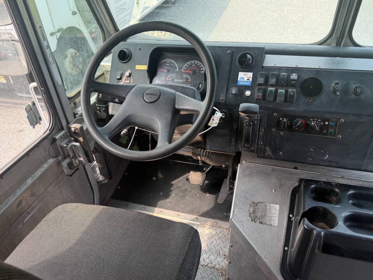 2020 Freightliner MT45 image 16