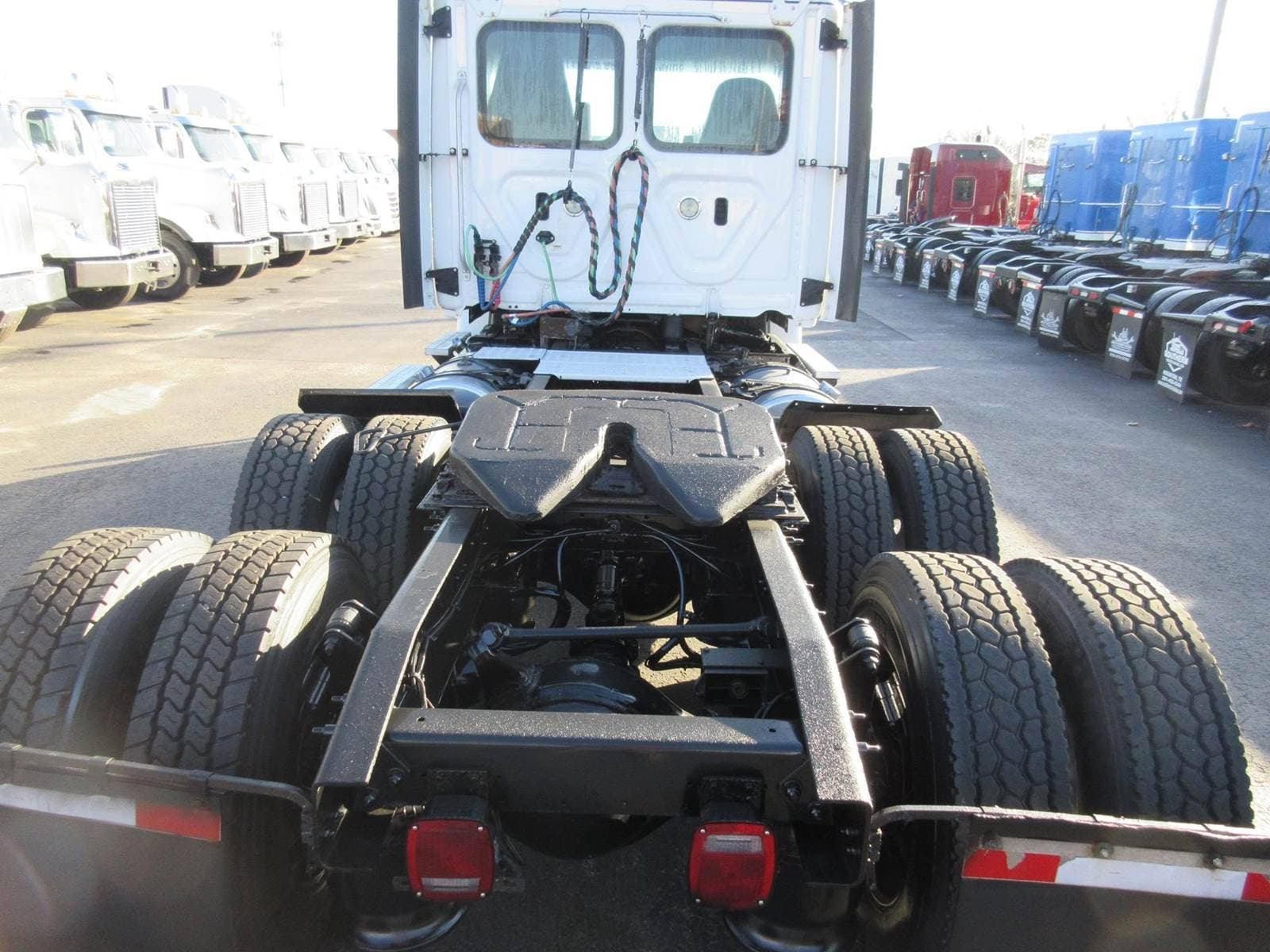 2018 Freightliner Cascadia 113 image 13