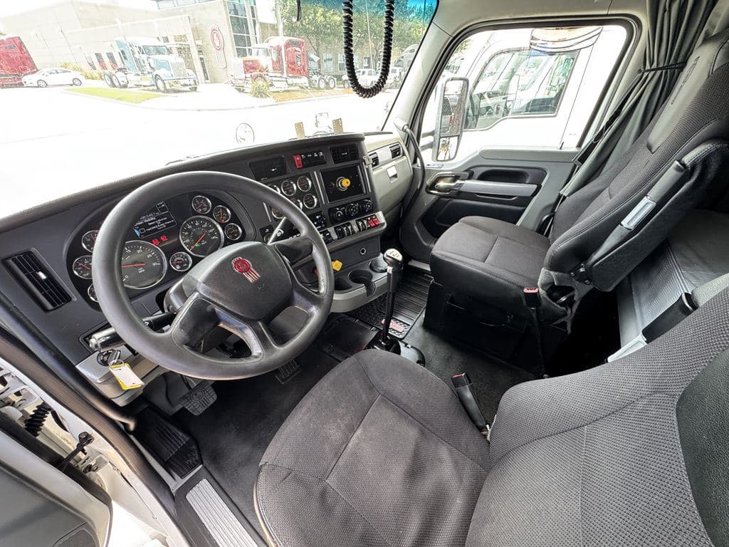 Used 2021 KENWORTH T880 image 11
