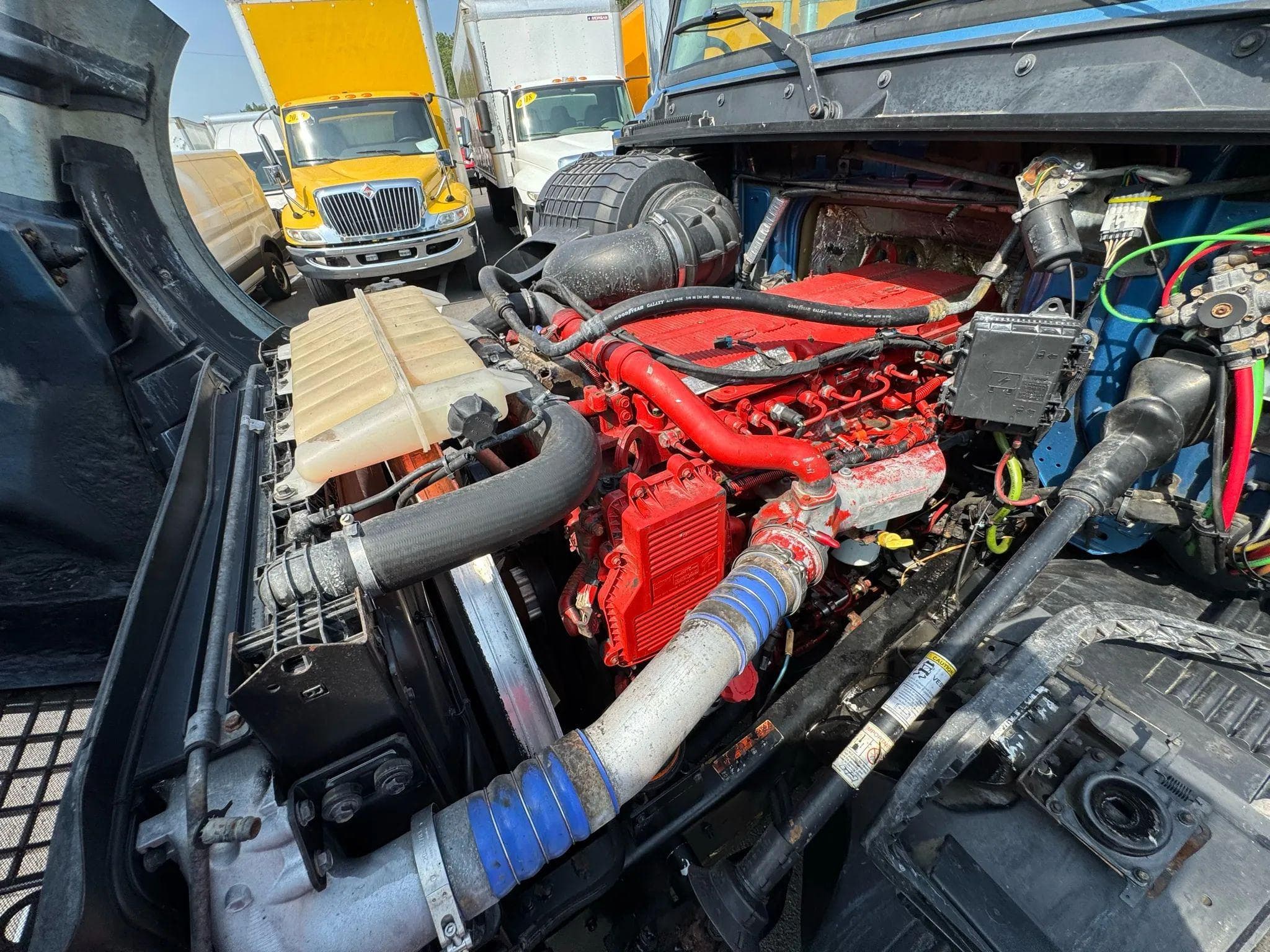 2012 Volvo VNL image 16