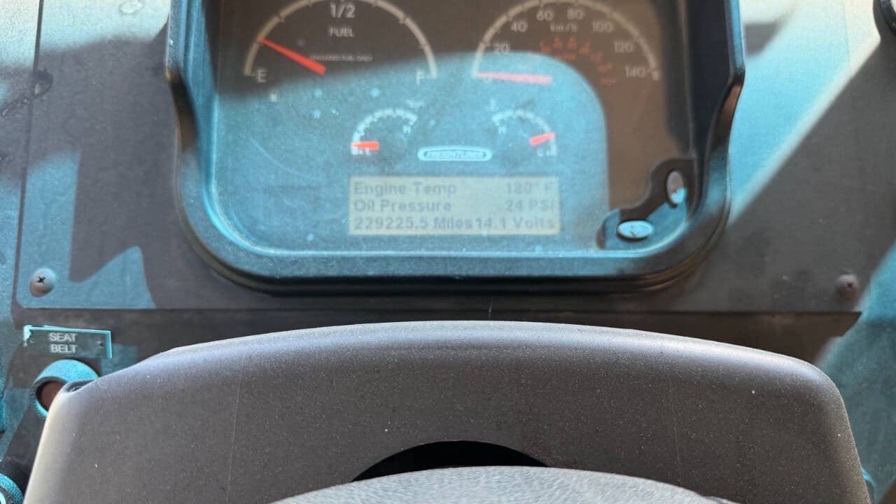 2014 Freightliner MT45 image 7