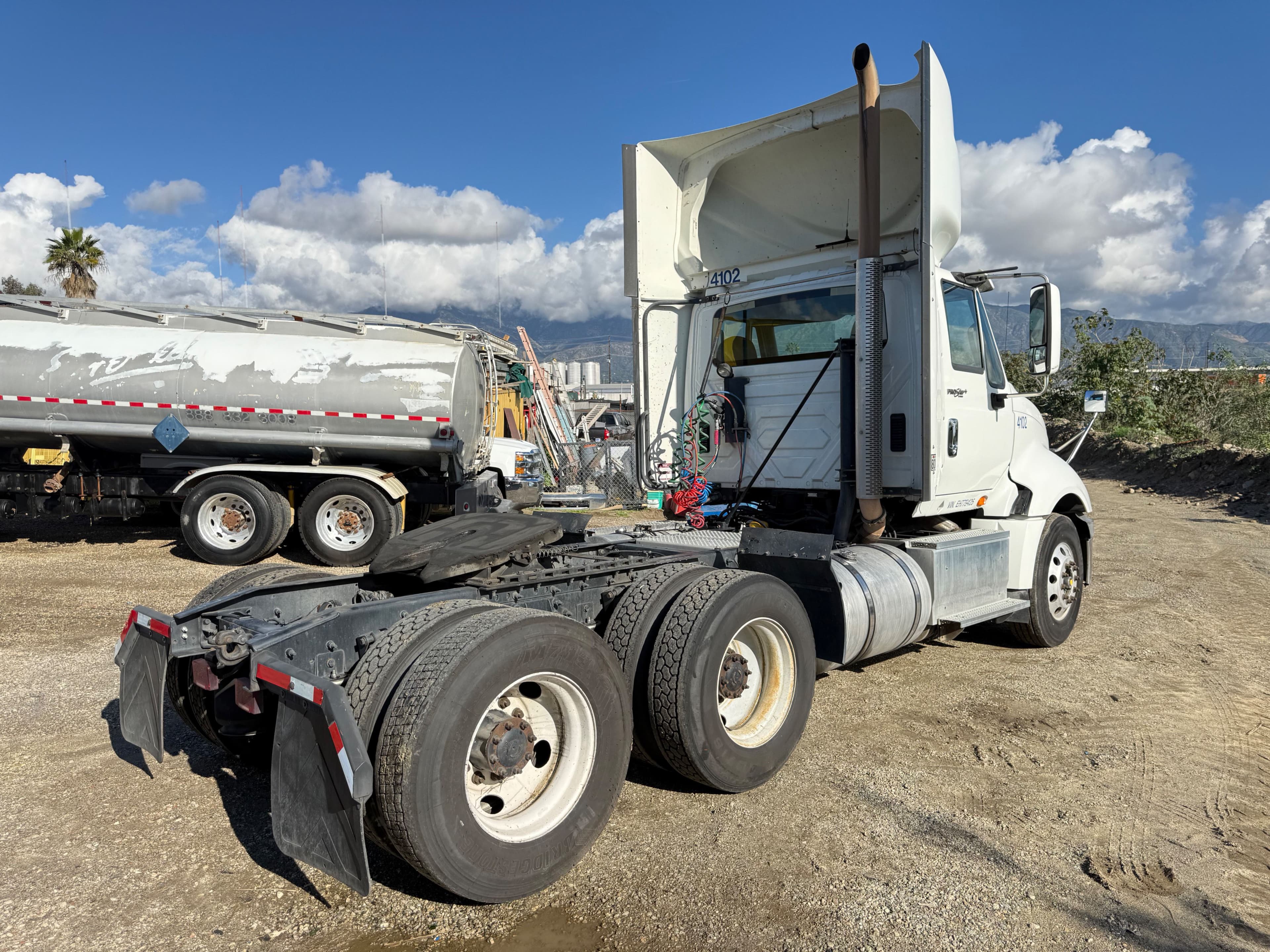 2014 International LF687 image 3