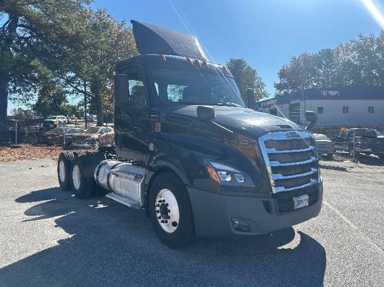 2019 Freightliner Cascadia 126 Day Cab Truck - 450HP, 12 Speed Automatic image 1