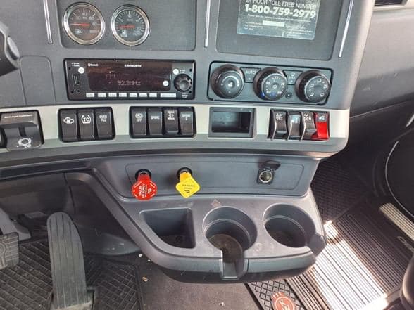 2023 Kenworth T880 image 15