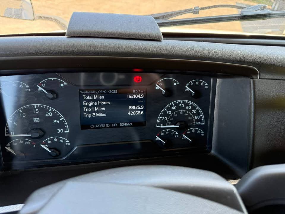 2022 Volvo VNL image 8