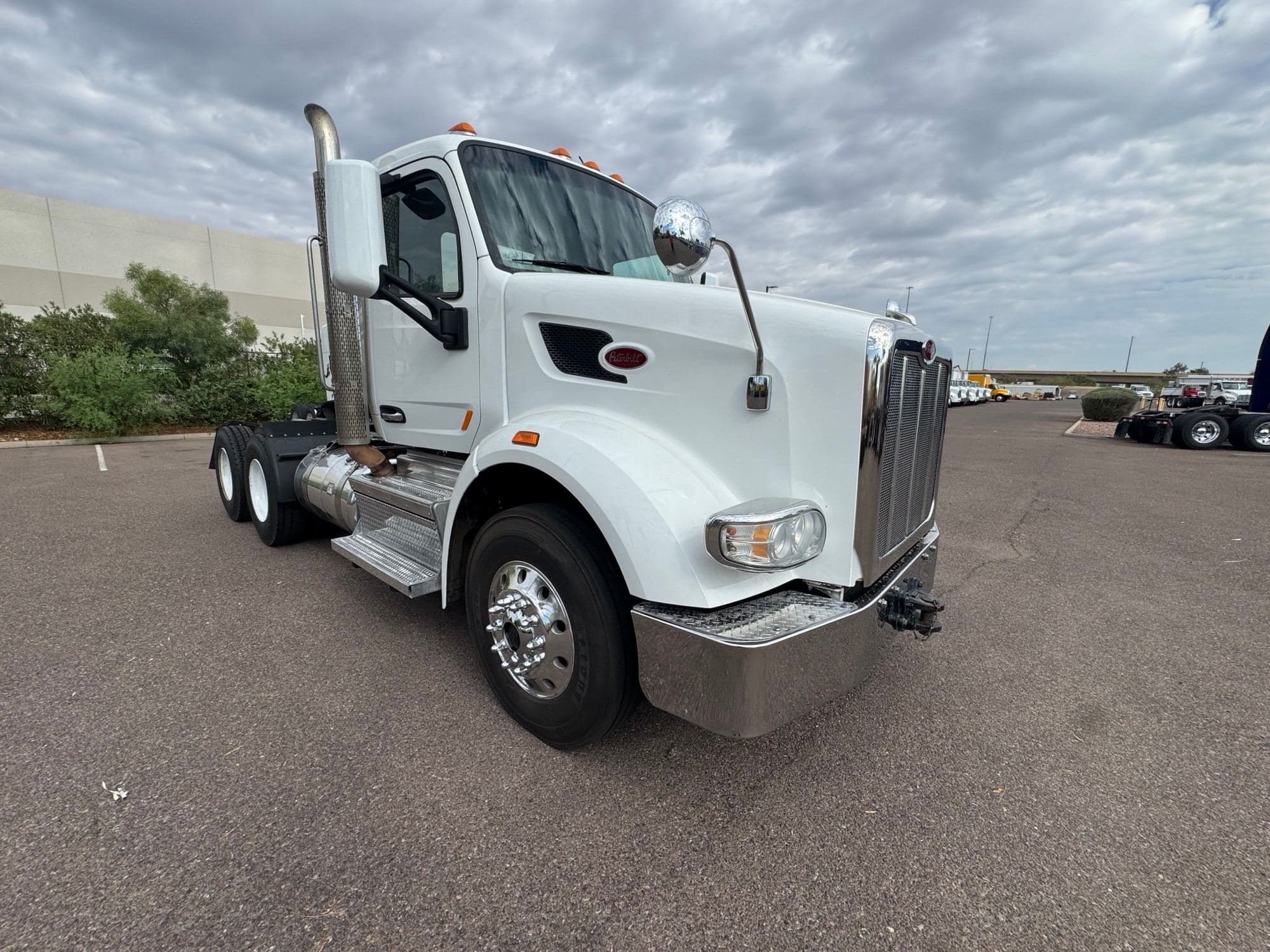 2020 Peterbilt 567 image 3