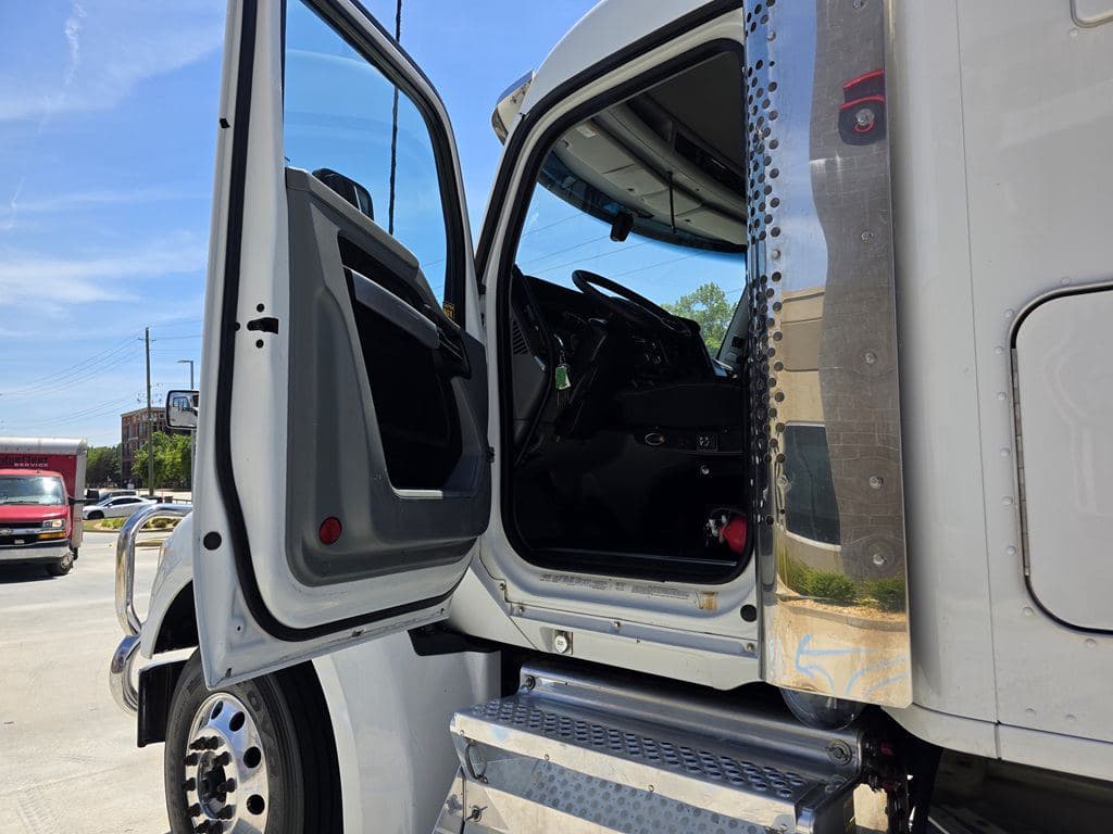 Used 2022 KENWORTH T880S image 20