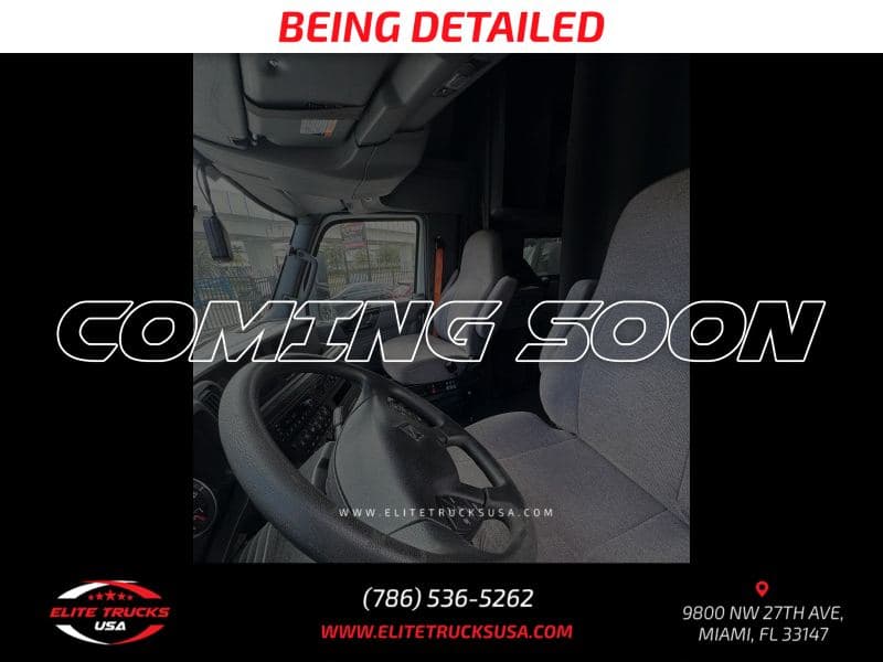2022 International LT625 image 9