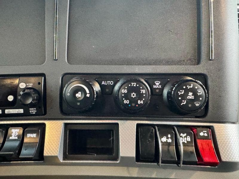 2021 Kenworth T600 image 19