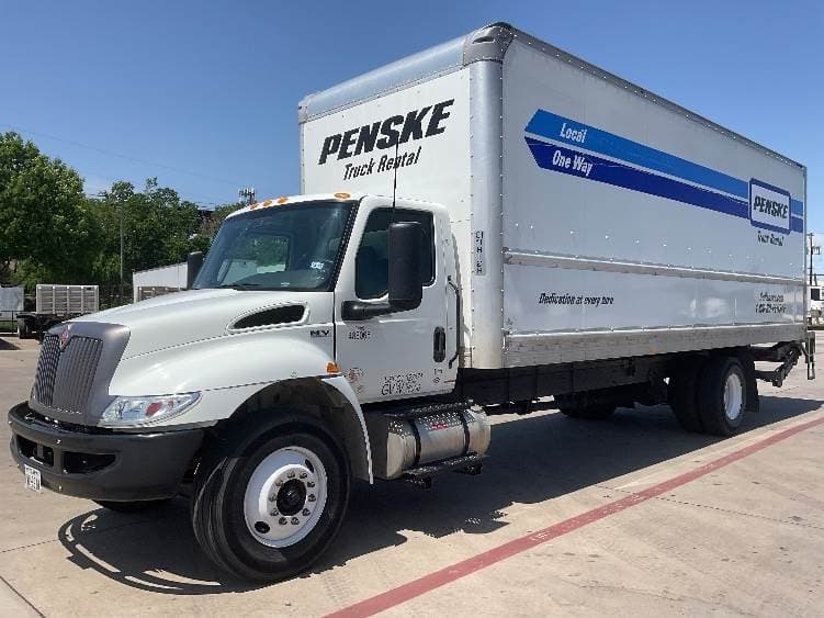 2022 International MV607 Box Truck - 220HP, 6 Speed Automatic, Roll up Door image 3