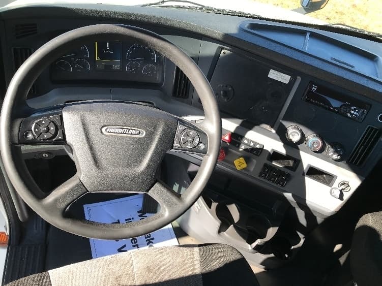 Used 2020 FREIGHTLINER Conventional - Day Cab, Tractor - CASCADIA 126 For Sale image 6