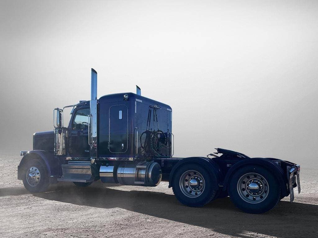 2025 Peterbilt 589 image 4