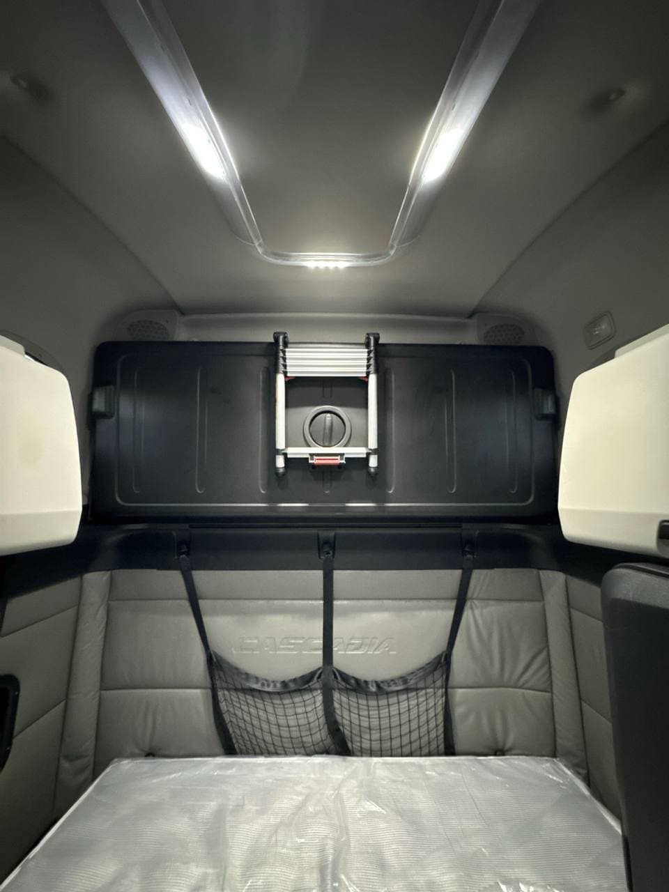 2022 Freightliner Cascadia image 16