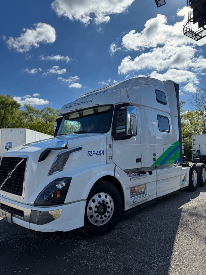 2017 Volvo VNL image 2