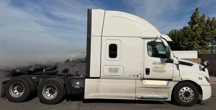 2022 Freightliner Cascadia image 1
