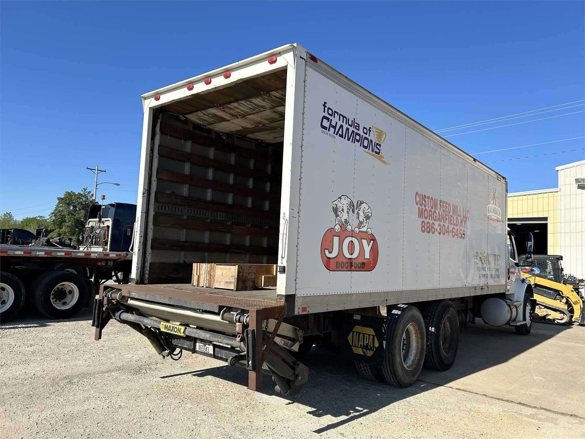 2011 Freightliner M2 image 3