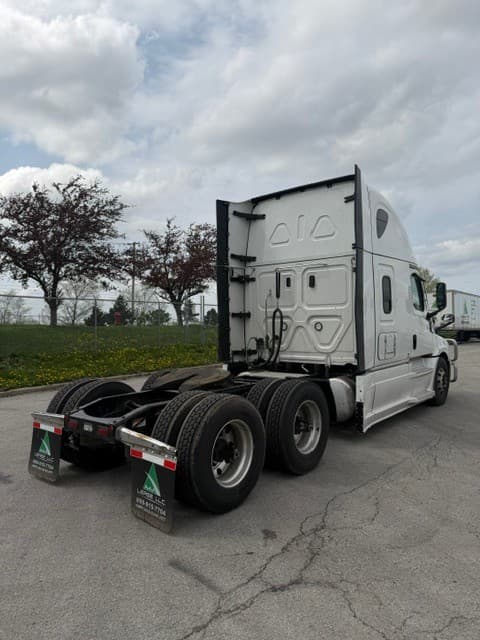 2023 Freightliner Cascadia 126 image 4