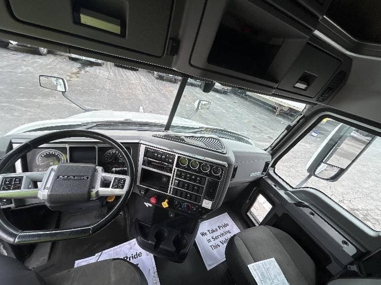 2022 Mack Anthem Sleeper Semi Truck - 70" Integral Sleeper, MP8 445HP, 12 Speed Automatic image 5