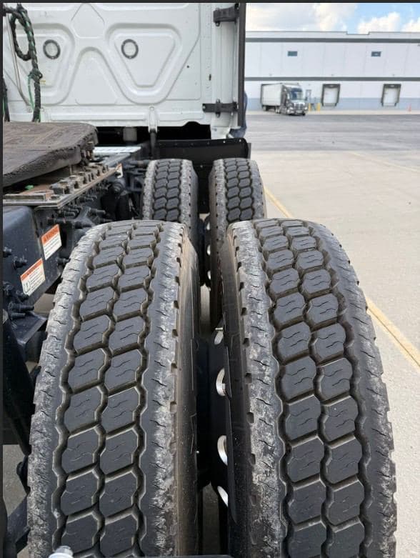 2022 Freightliner Cascadia image 5