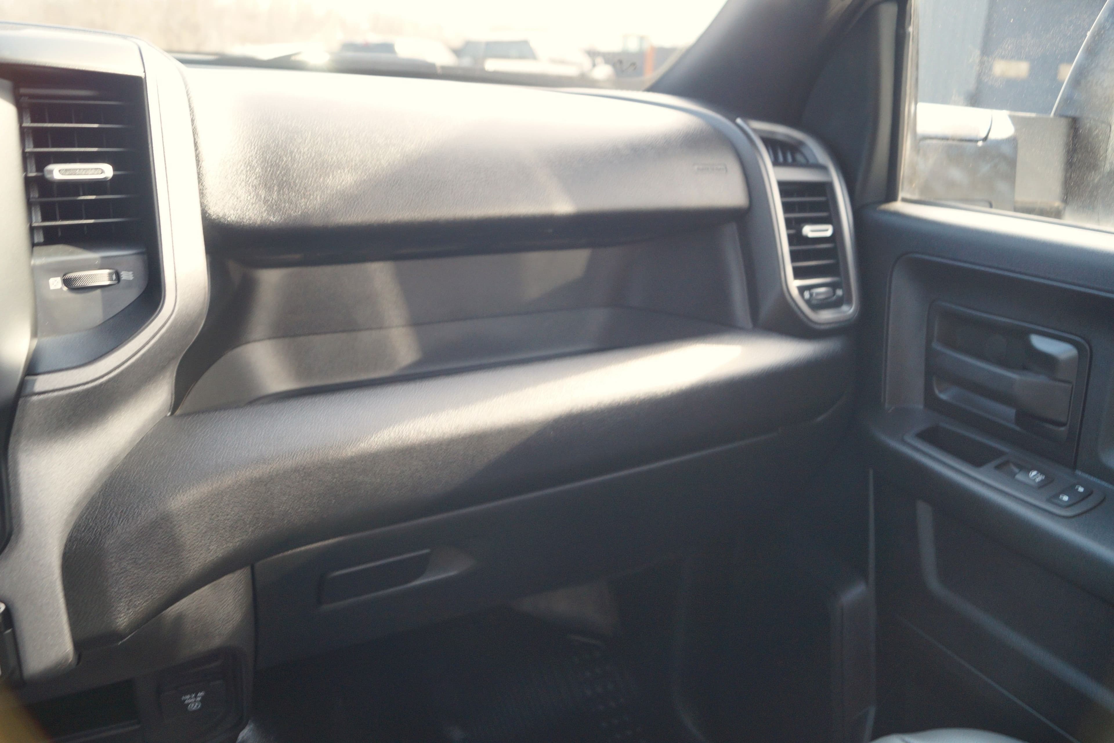 2023 RAM 3500 Tradesman - Cab Chassis - 4WD 6.4L V8 HEMI image 20
