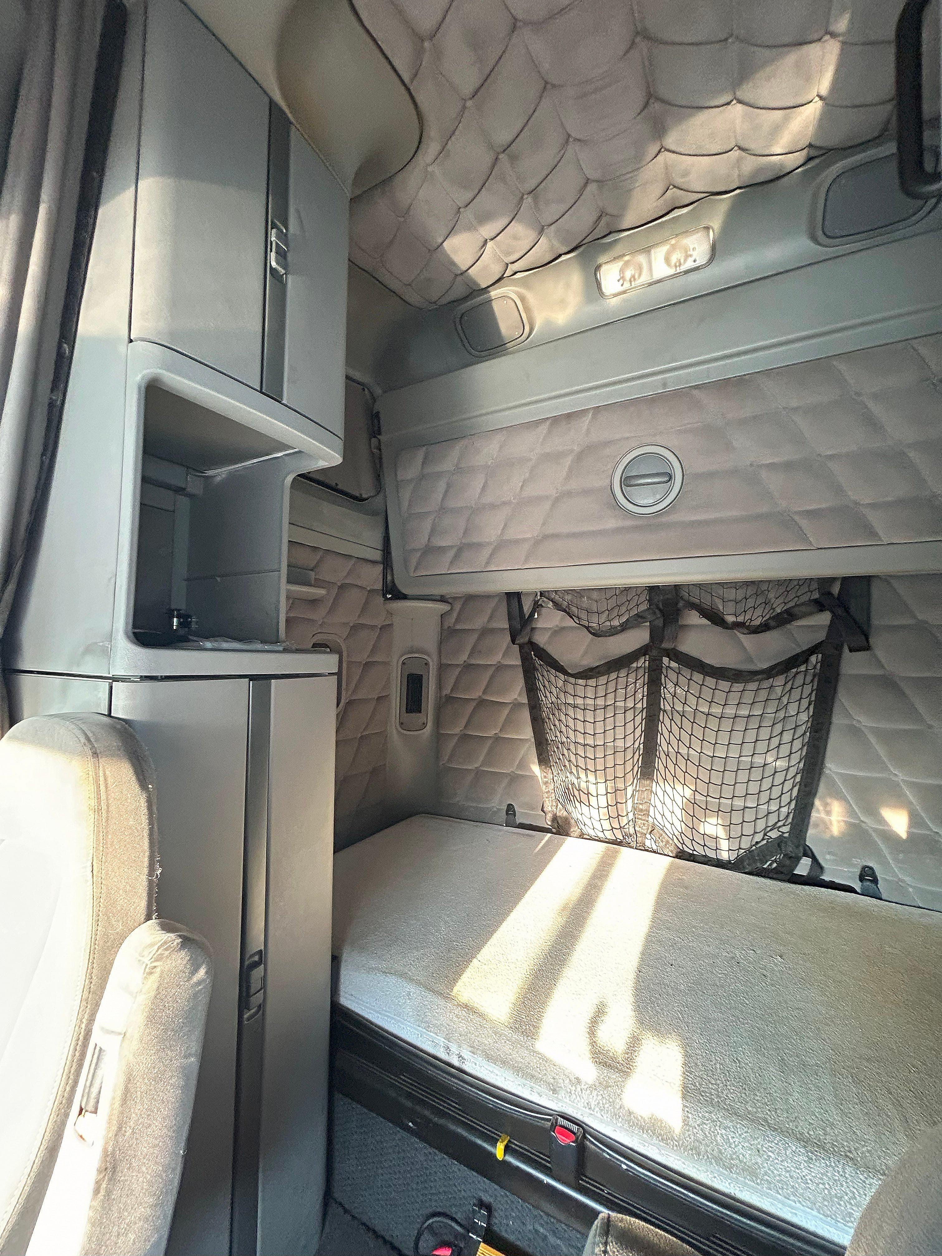 2007 Freightliner ST120 image 8