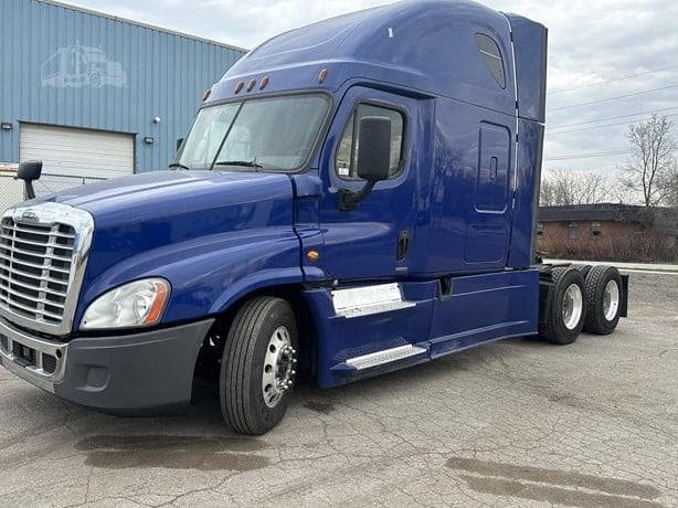 2018 Freightliner Cascadia image 2