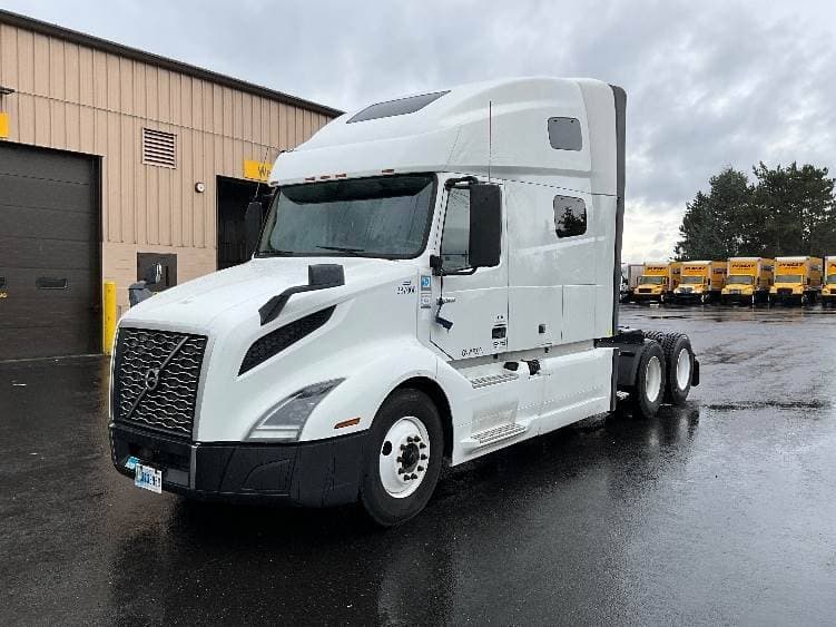 2022 Volvo VNL image 3