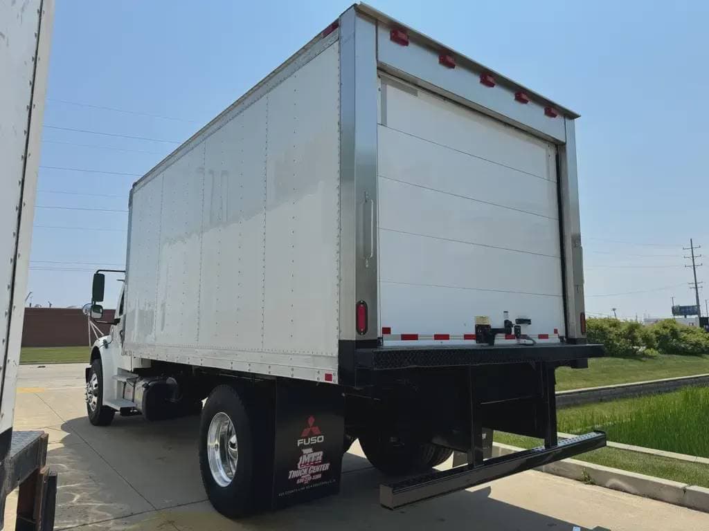 2020 Freightliner M2 image 3