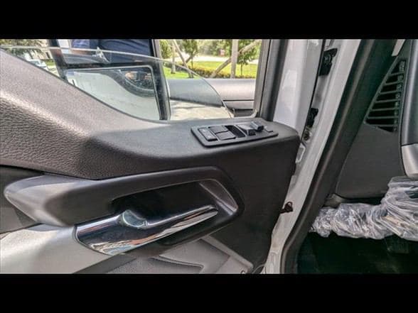 2025 Kenworth T880 image 20