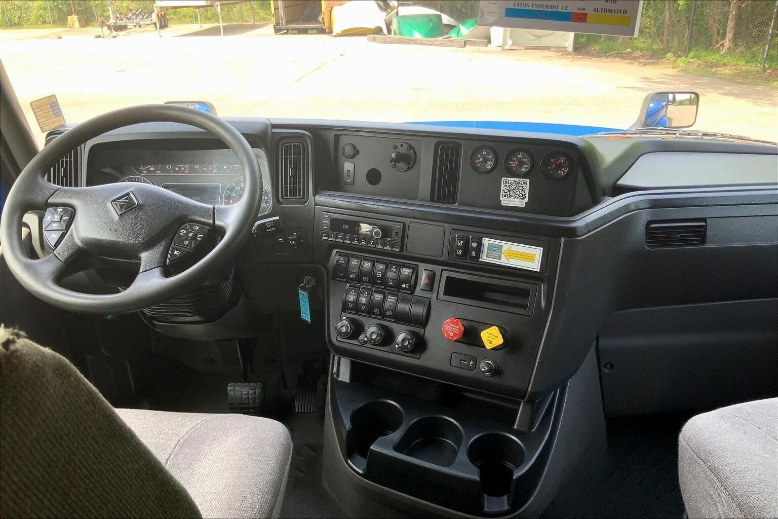 2022 International LT625 Sleeper Semi Truck - 73" Raised Roof Sleeper, A26 450HP, 12 Speed image 6