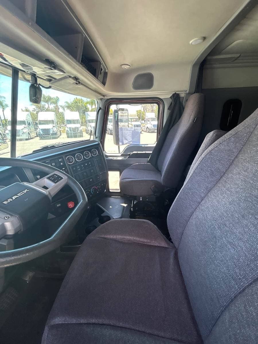 2020 Mack Anthem 64T Sleeper Semi Truck - 72" Flat Top Sleeper, 445HP, 12 Speed Automatic image 7