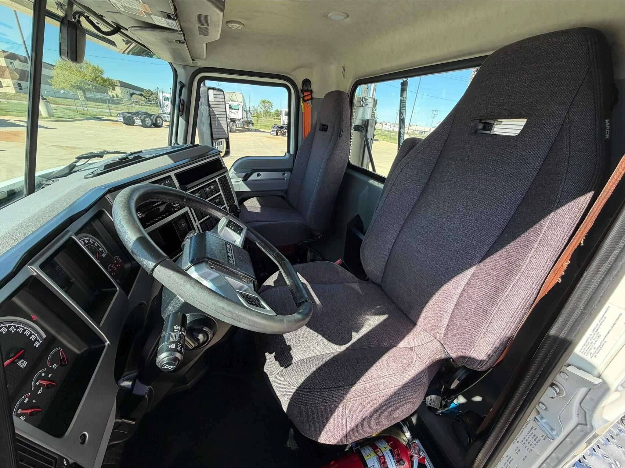 Used 2021 MACK ANTHEM Conventional - Day Cab in Oklahoma City, OK image 14