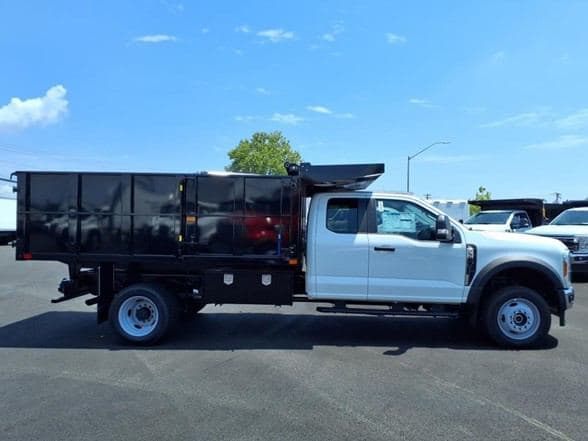 2025 Ford F550 image 3