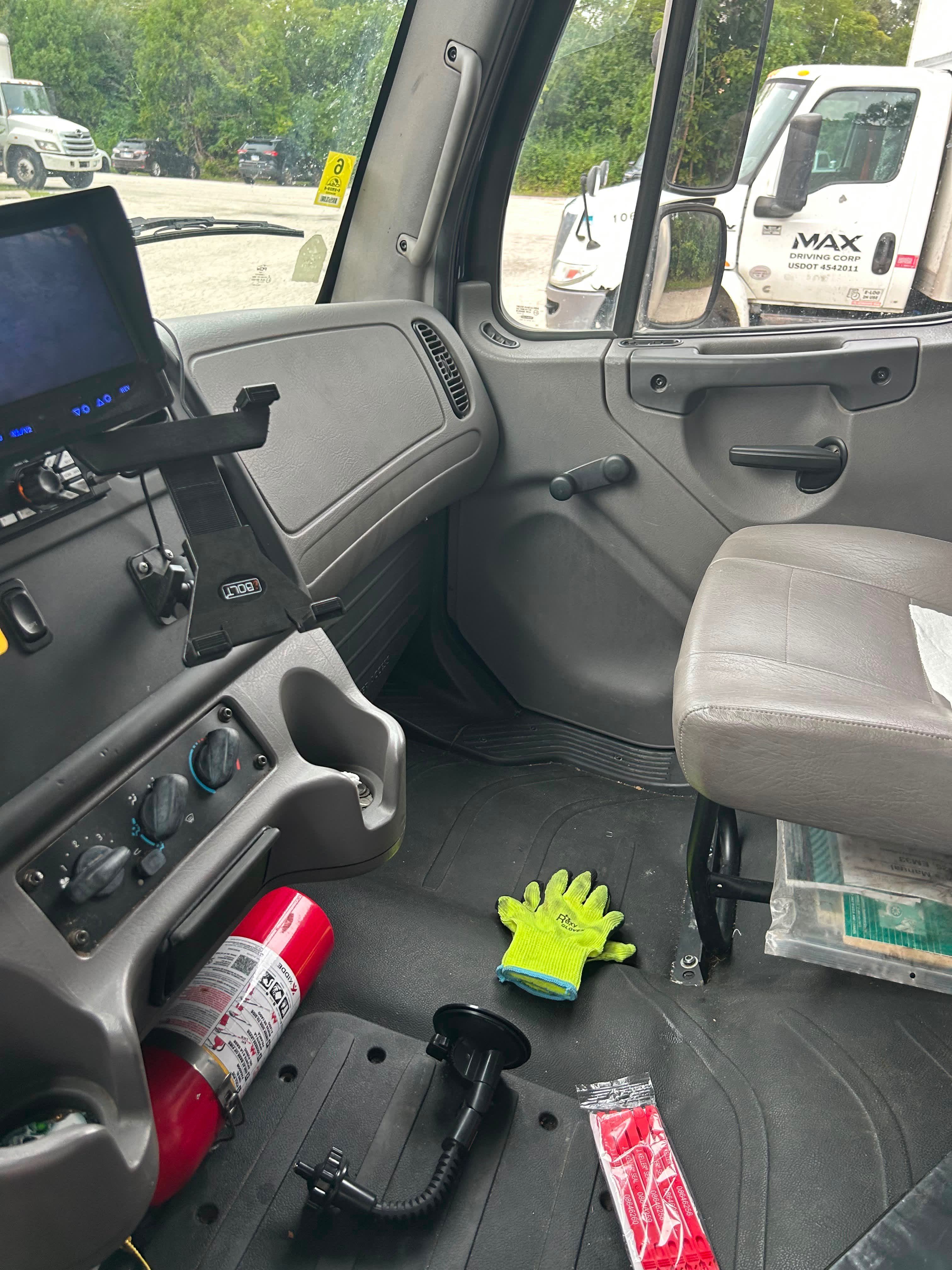 2018 Freightliner M2 image 6