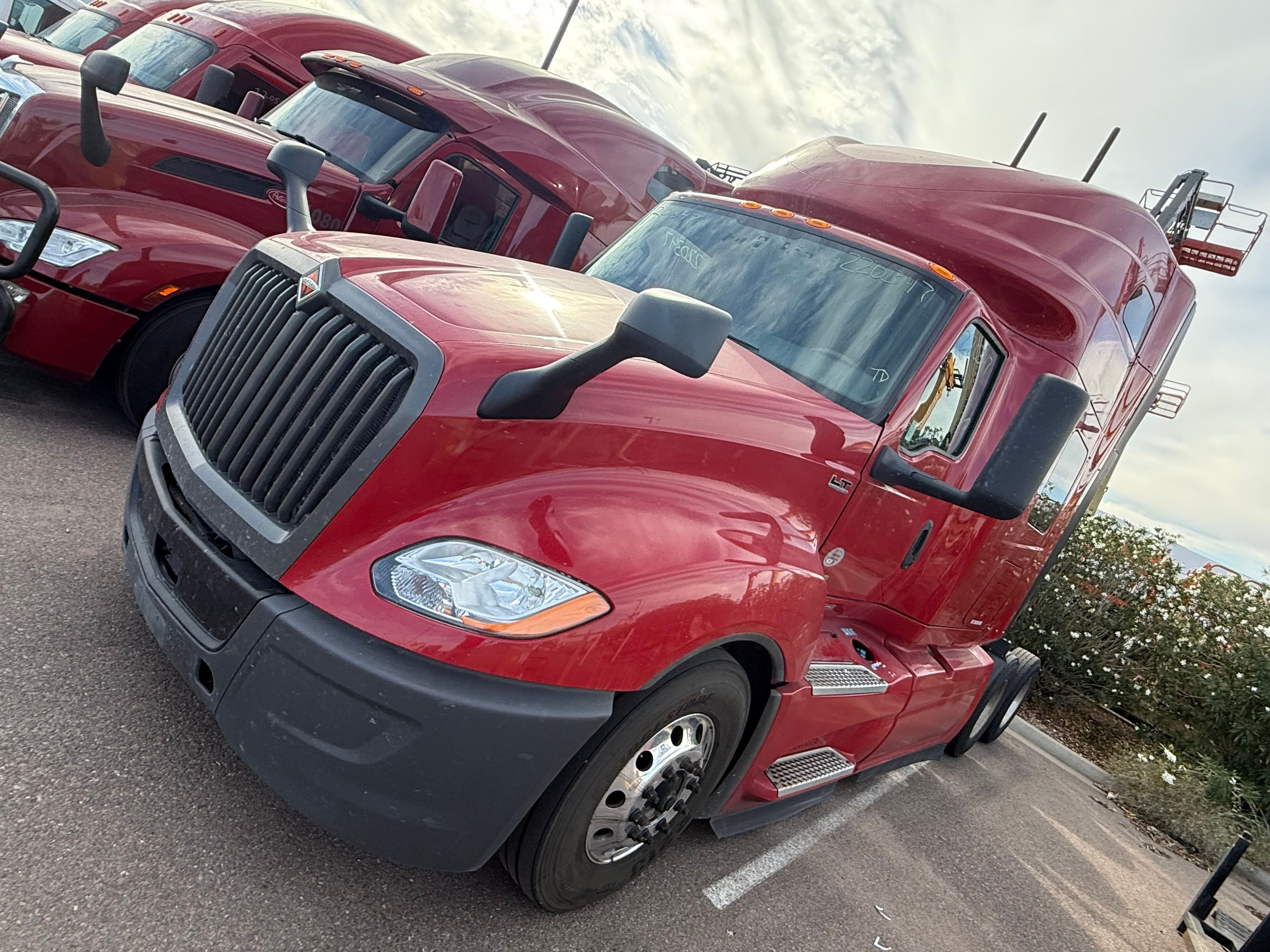 2022 International LT625 image 2