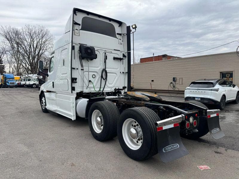 2020 Freightliner Cascadia image 8