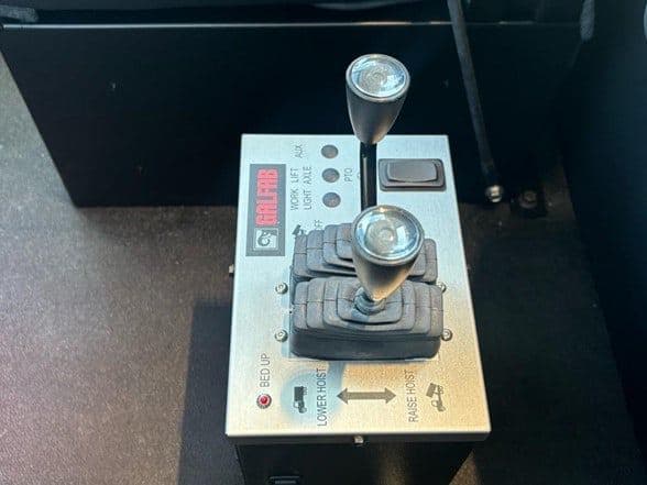 2025 Kenworth T880 image 17