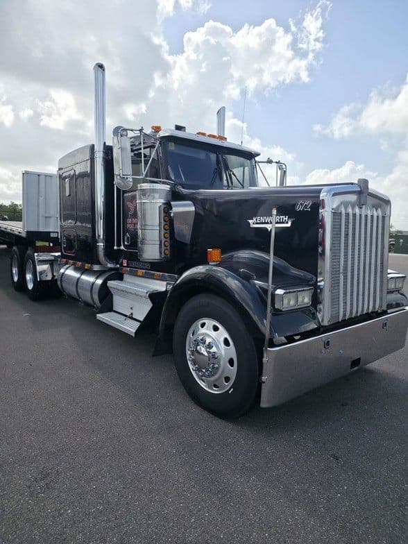 2000 Kenworth W900L image 3