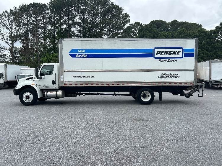2022 International MV607 Box Truck - 220HP, 6 Speed Automatic, Roll up Door image 4
