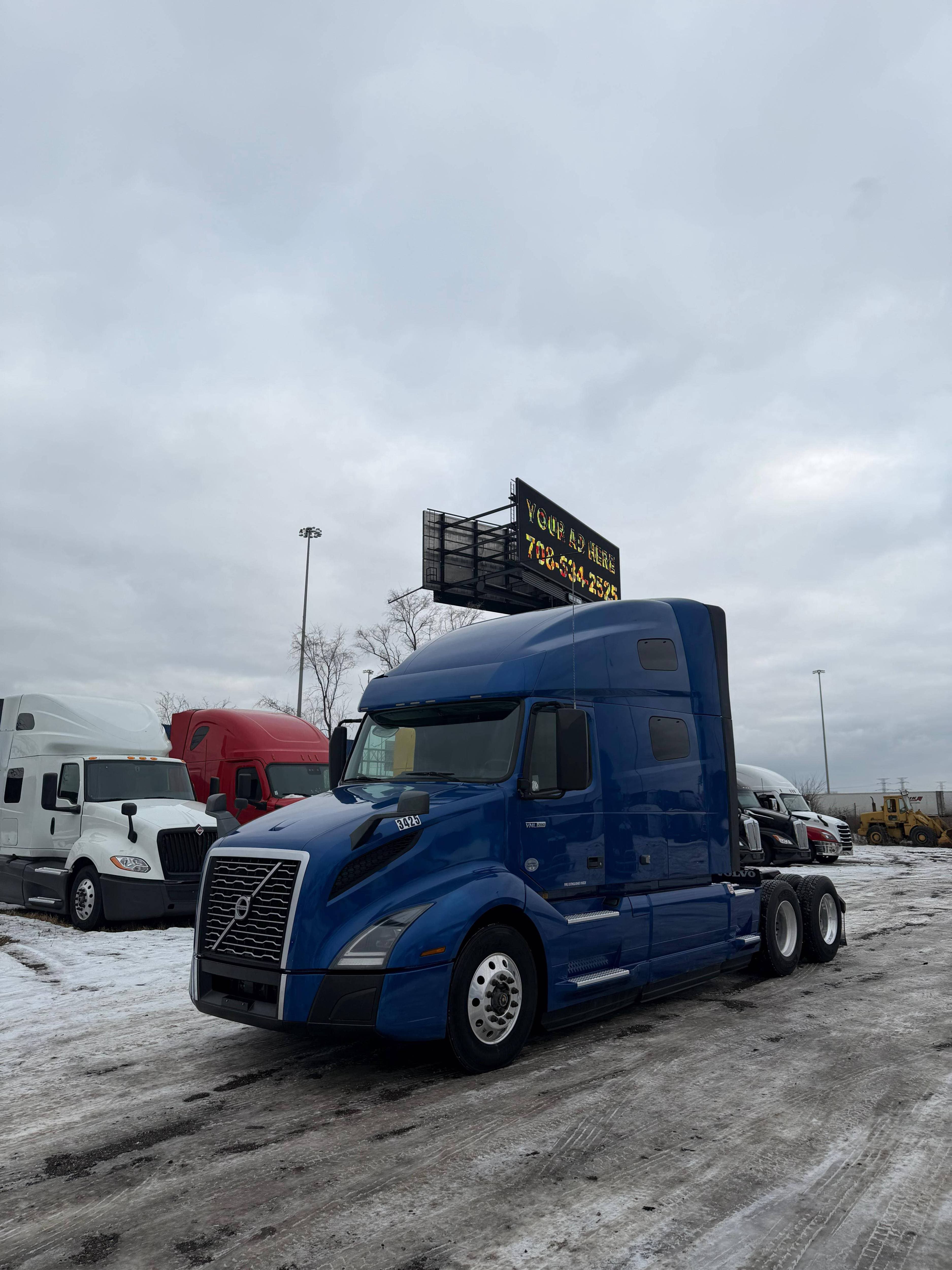 2021 Volvo VNL image 1