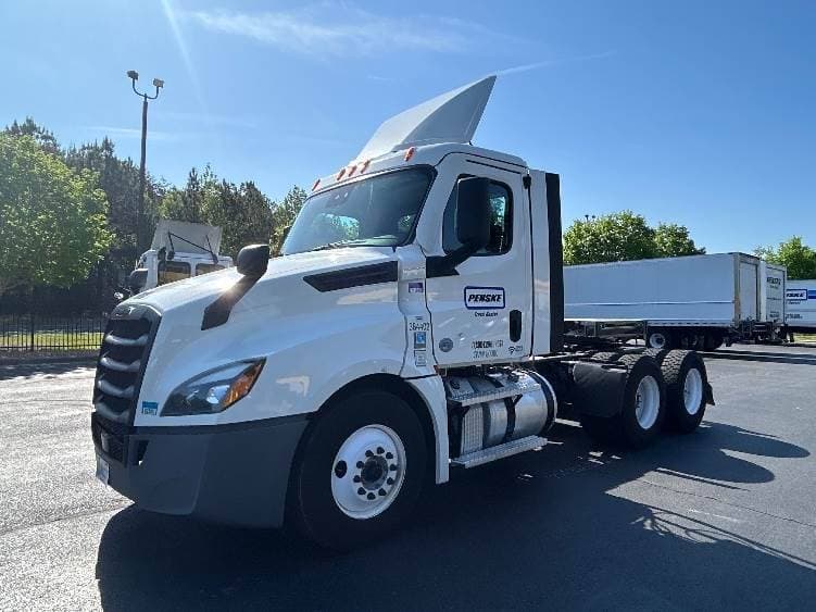 2021 Freightliner Cascadia image 1
