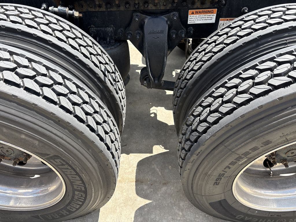 Used 2022 FREIGHTLINER PT126064ST image 4